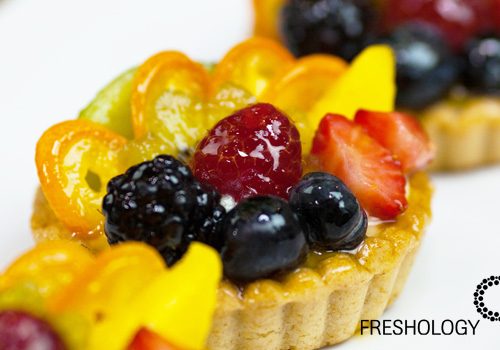 Low calorie berry fruit cup with a sweet glaze