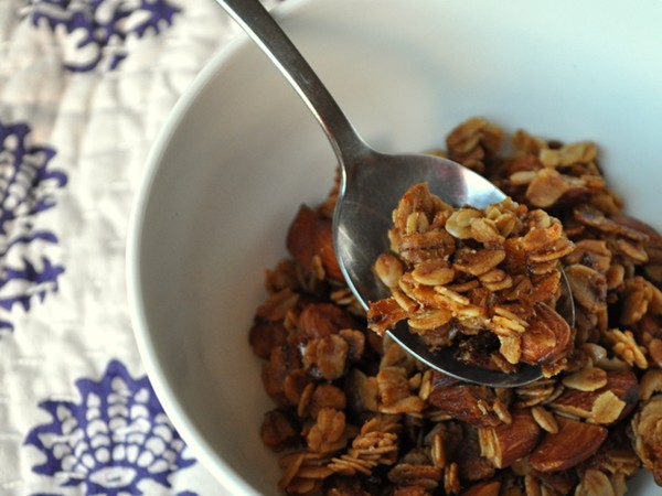 How To Make Sweet & Crunchy  All-Natural Granola